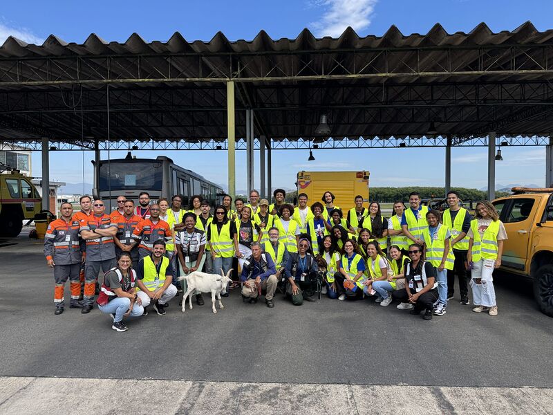 Jovens de Vigário Geral realizam tour guiado pelo Aeroporto Internacional Tom Jobim – Prefeitura da Cidade do Rio de Janeiro
