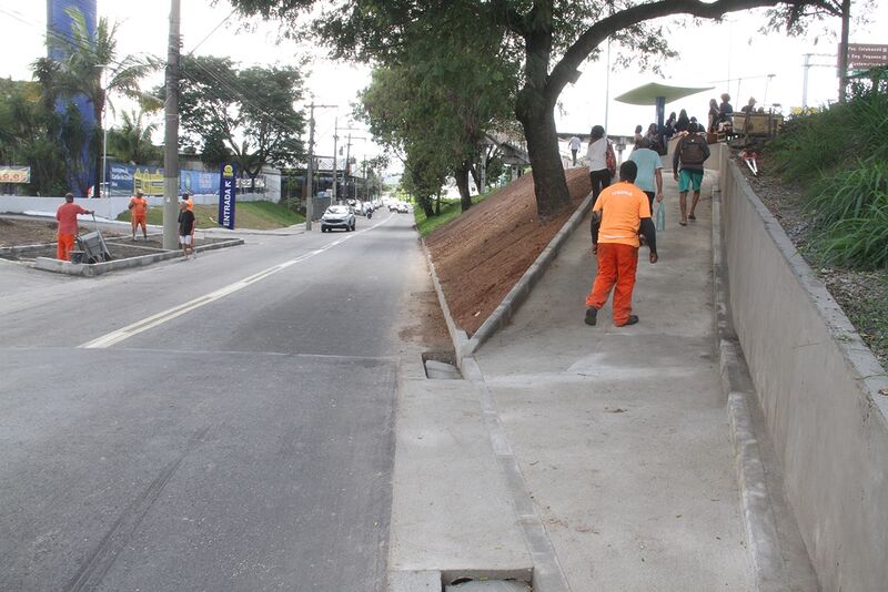 Obras de revitalização em calçadas no Colubandê seguem avançando
