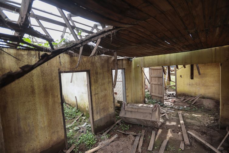 Cruzeiro do sul (RS), 27/04/2025 - Bairro passo de estrela, onde todas casas foram destruídas pela enchente de abril 2024.
A um ano o estado foi atingido por temporais que afetou mais de 400 municípios gaúchos, tiveram bairros inteiros alagados. A maior tragédia climática da história, deixou pelo menos 147 mortos e afetou mais de 2,1 milhões de pessoas.
Foto: Joédson Alves/Agência Brasil