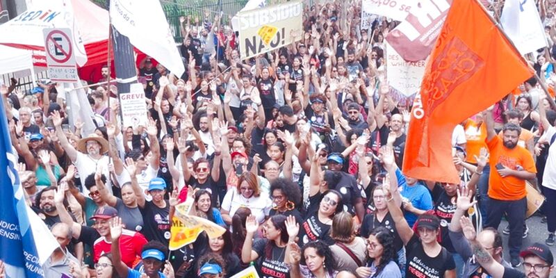 Professores municipais de SP decidem continuar greve