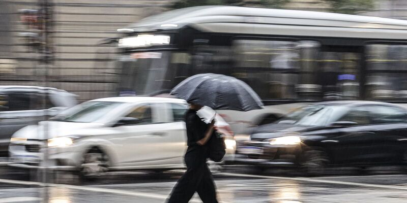 Chuva forte deixa 104 mil imóveis sem energia no estado de São Paulo