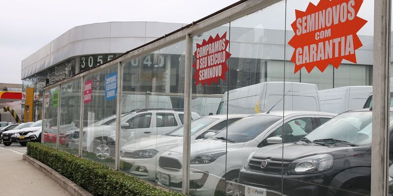 Vendas de veículos financiados têm queda em março, diz B3