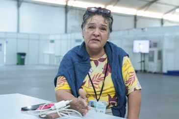 Canoas (RS), 25/04/2025 - Almerinda Conceição Veiga da Silva (67 anos) faz parte das 240 pessoas que foram atingidas pela enchente de abril de 2024 e continuam no centro humanitário de acolhimento esperança, localizado no bairro Iguara. Há um ano o estado foi atingido por temporais, que afetaram mais de 400 municípios gaúchos, tiveram bairros inteiros alagados. A maior tragédia climática da história deixou pelo menos 147 mortos e afetou mais de 2,1 milhões de pessoas.
Foto: Joédson Alves/Agência Brasil
