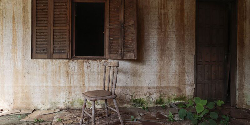 Vítimas das enchentes esperam por moradias definitivas no RS  