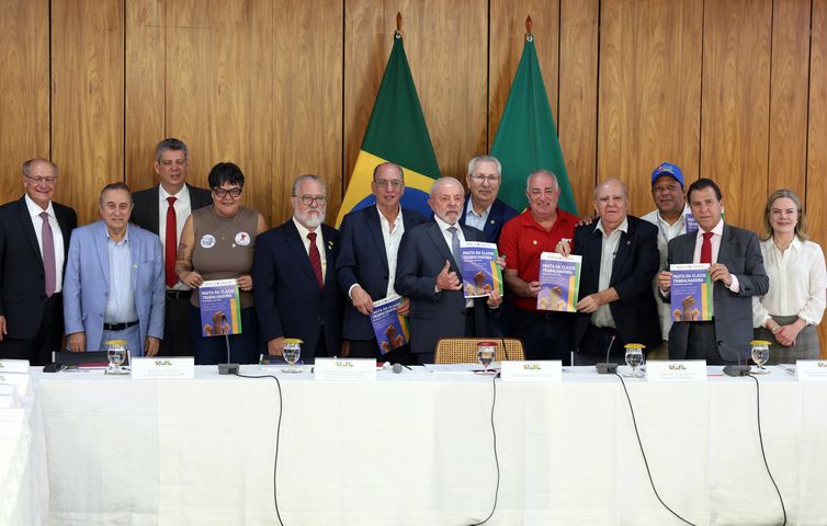 Brasília (DF), 29/04/2025 - O presidente da república, Luiz Inácio Lula da Silva, durante encontro com dirigentes das centrais sindicais, realizado no Palácio do Planalto. Foto: Valter Campanato/Agência Brasil