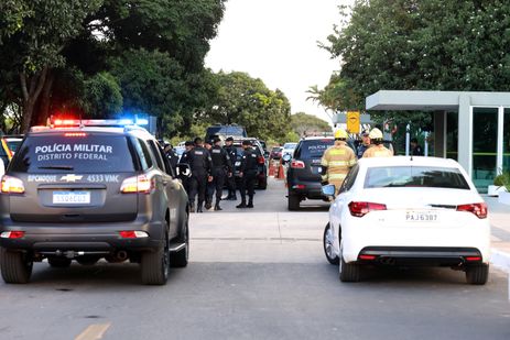 Brasília (DF), 22/05/2025 - Movimentação em frente ao ministério do Desenvolvimento Social - MDS, durante operação da Polícia Militar que investiga pacote suspeito. Foto: Valter Campanato/Agência Brasil