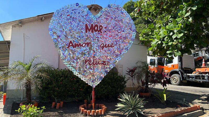 Clin homenageia o Dia das Mães com arte feita de materiais recicláveis  – Prefeitura Municipal de Niterói