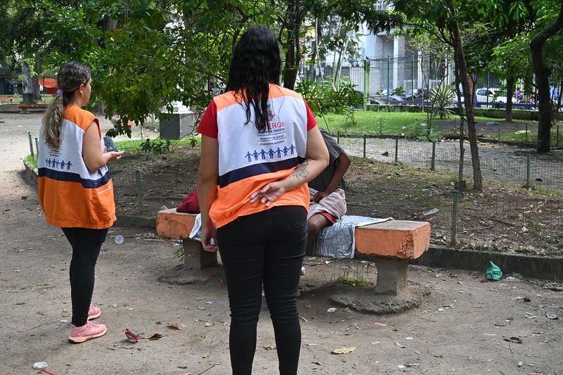 Prefeitura de Niterói realiza ações de abordagem social e zeladoria na Praça do Rink – Prefeitura Municipal de Niterói