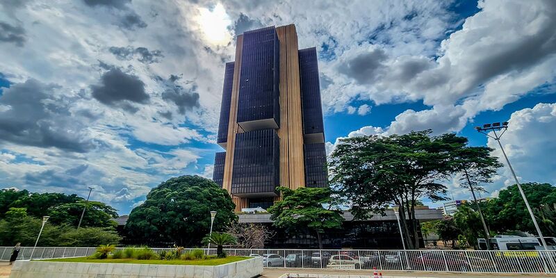 Copom eleva juros básicos da economia para 14,75% ao ano