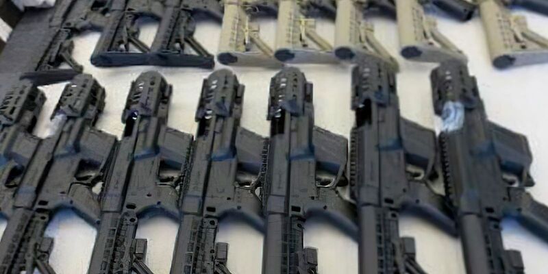 Maioria de fuzis apreendidos em 2024 no Rio foi fabricada no exterior