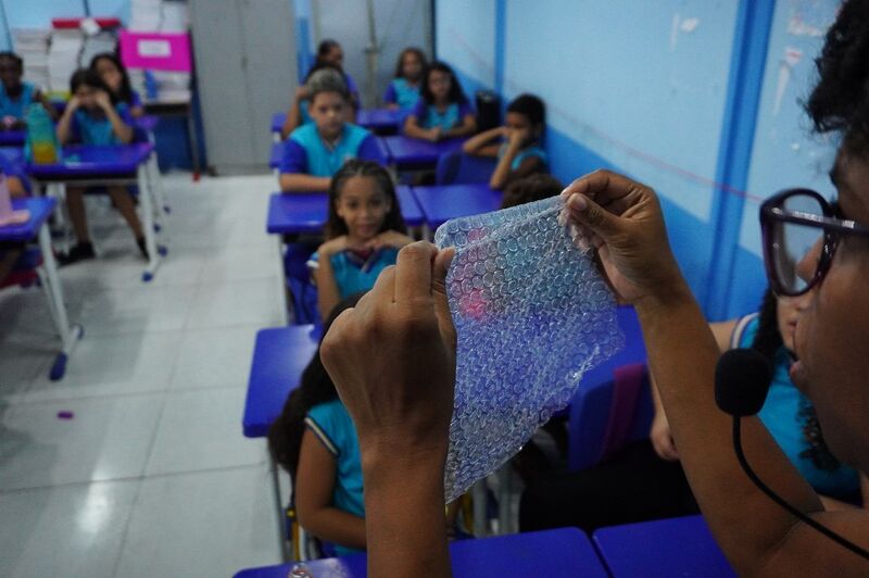 Alunos de escola municipal na Amendoeira aprendem sobre reciclagem