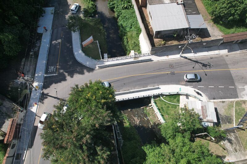 Prefeito Rodrigo Neves inaugura ponte que liga Santa Bárbara à Matapaca – Prefeitura Municipal de Niterói