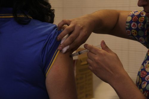 São Gonçalo segue com reforço na vacinação contra gripe e sarampo
