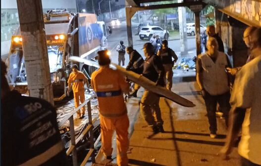 Seop faz operação de ordenamento em Vicente de Carvalho e descarta uma tonelada de materiais deixados nas ruas – Prefeitura da Cidade do Rio de Janeiro