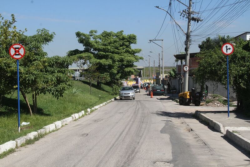 Transportes realiza reordenamento viário no entorno da Praia das Pedrinhas