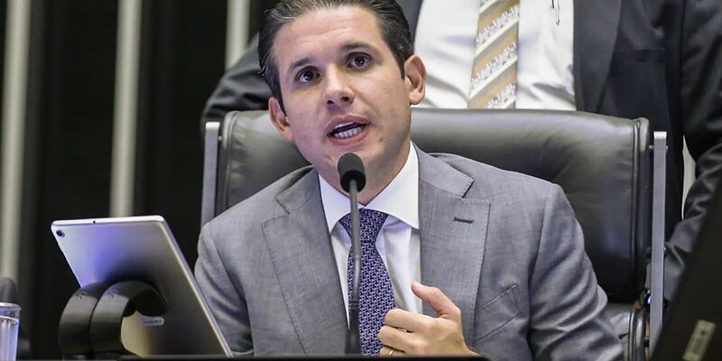 Motta defende participação de bancos no debate da isenção do IR