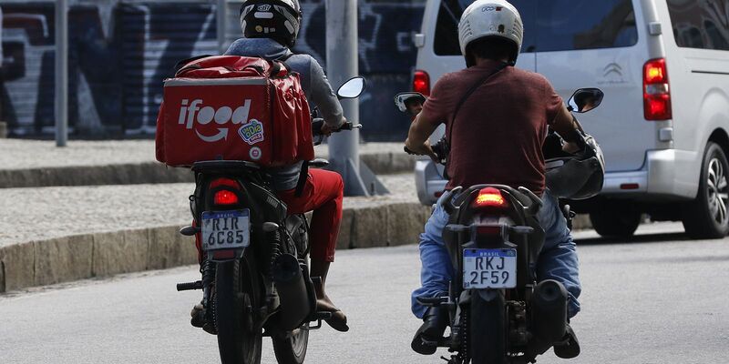 Mais de 32 milhões são autônomos informais ou trabalham sem carteira