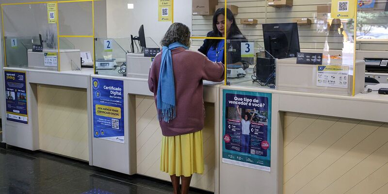Mais de 488 mil aposentados já foram aos Correios contestar descontos