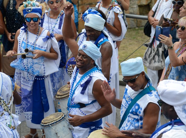 Rio de Janeiro - Devotos participam de festa de Iemanjá, no centro da capital fluminense (Tomaz Silva/Agência Brasil)