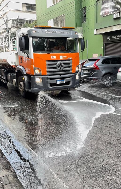 Clin intensifica lavagem das ruas de Icaraí – Prefeitura Municipal de Niterói