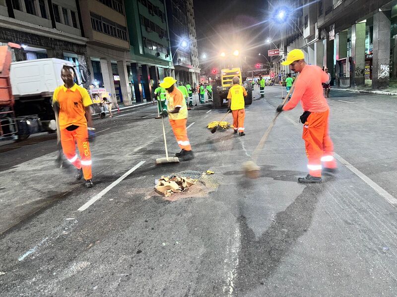 Companhia de Limpeza de Niterói faz operação especial na Avenida Amaral Peixoto – Prefeitura Municipal de Niterói