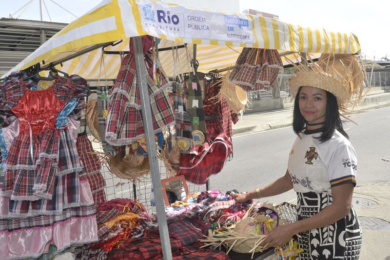 Prefeitura entrega 140 novas licenças para ambulantes na Taquara – Prefeitura da Cidade do Rio de Janeiro