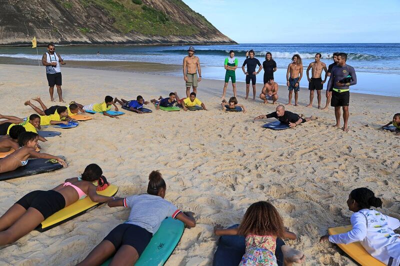 Itacoatiara Pro 2025 promove aula de surfe inclusiva e ação socioambiental nesta quarta (4) – Prefeitura Municipal de Niterói