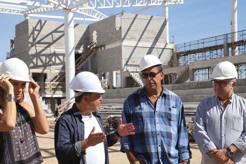 Rodrigo Neves vistoria obras do Parque Poliesportivo da Concha Acústica  – Prefeitura Municipal de Niterói