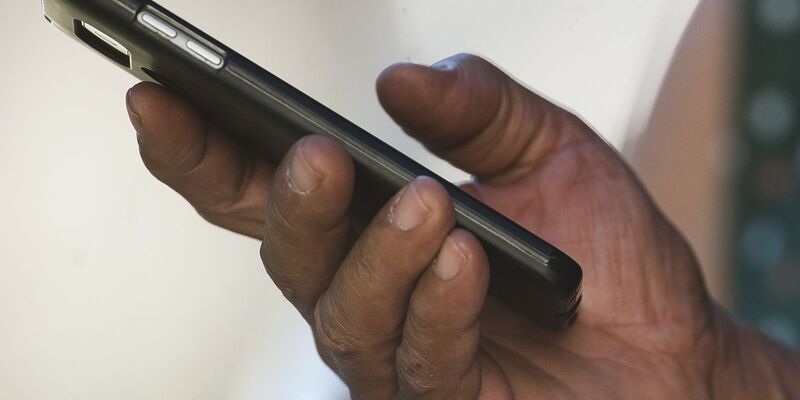 Polícia do Rio combate roubo de celulares