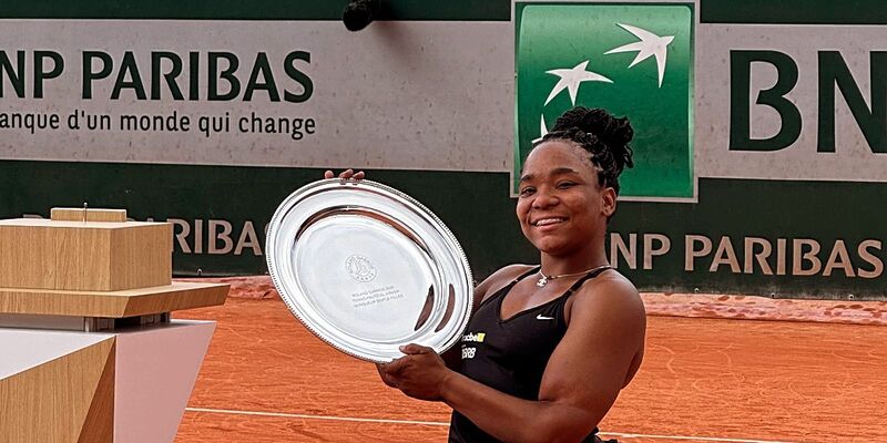 Vitória Miranda é campeã juvenil de simples e duplas em Roland Garros