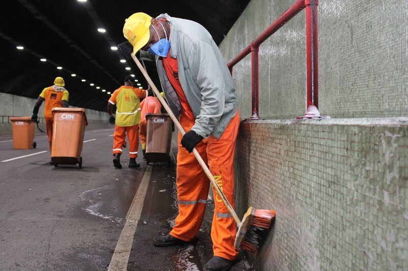 Companhia de Limpeza de Niterói realiza lavagem do Túnel Icaraí–São Francisco – Prefeitura Municipal de Niterói