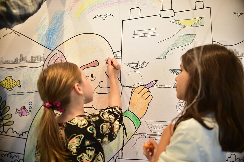 Nova expo do MAC transforma as paredes do museu em um grande livro de colorir – Prefeitura Municipal de Niterói