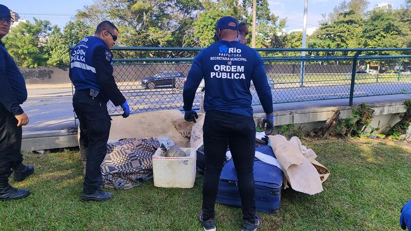 Agentes da Seop desfazem dois acampamentos ilegais ao lado do canal do Jardim de Alah, no Leblon – Prefeitura da Cidade do Rio de Janeiro
