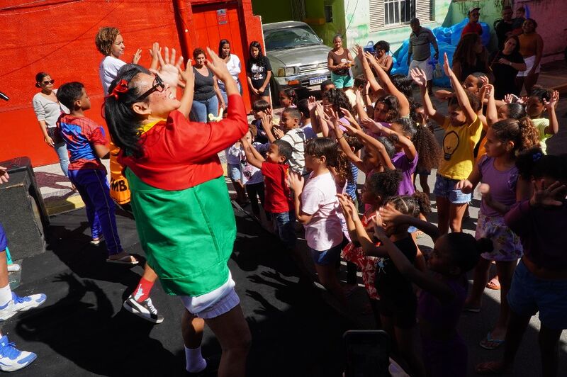 Caravana de Arte e Lazer promove manhã de diversão e brincadeiras para crianças no Pita
