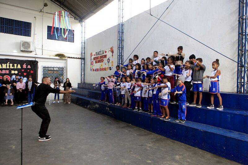 Projeto leva a Língua Brasileira de Sinais para escola municipal de Nova Iguaçu