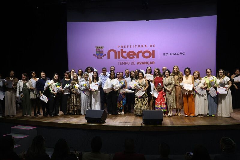 Diretoras e diretores de 82 unidades da Rede Municipal de Educação tomam posse para o biênio 2025-2027 – Prefeitura Municipal de Niterói