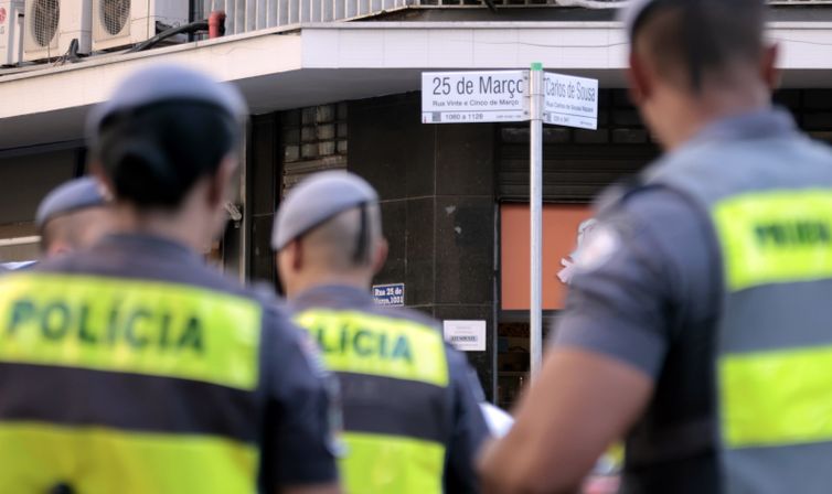 São Paulo (SP), 17/07/2025 - Policiais na Rua 25 de Março, que sofreu críticas do governo dos Estados Unidos. Foto: Paulo Pinto/Agência Brasil