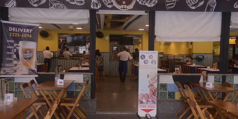 Tarifaço dos EUA pode encarecer alimentação em bares e restaurantes