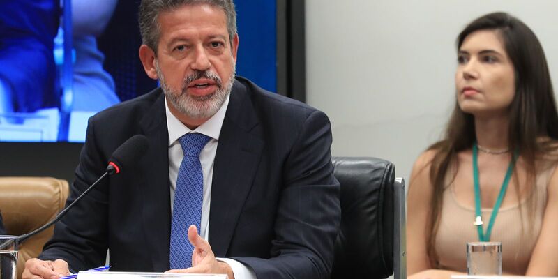 Lira amplia redução parcial de IR para quem ganha até R$ 7.350