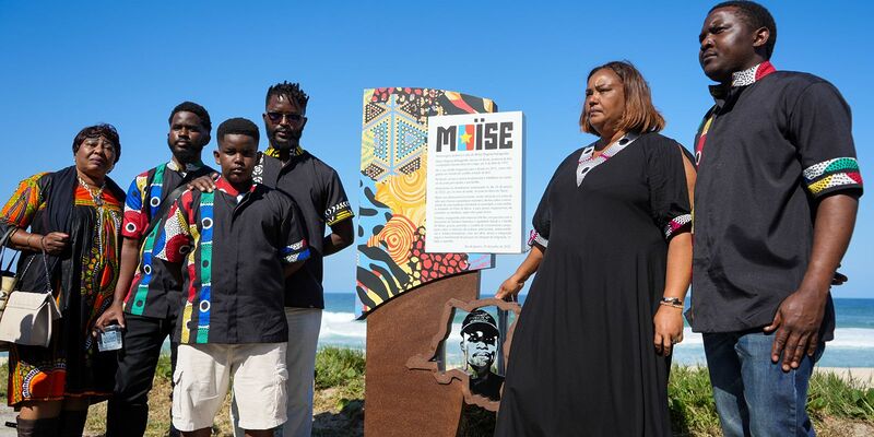 Memorial na Barra da Tijuca homenageia congolês Moïse, morto em 2022