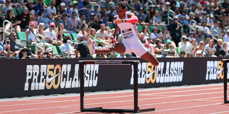Alison dos Santos supera campeão olímpico em palco de título mundial
