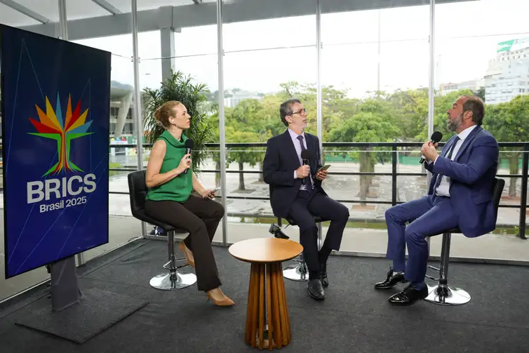 Rio de Janeiro (RJ), 07/07/2025 - O ministro de Minas e Energia, Alexandre Silveira durante entrevista para o Canal Gov, nos estúdios da EBC, no BRICS, no Museu da Arte Moderna do Rio de Janeiro (MAM-RJ). Foto: Tomaz Silva/Agência Brasil