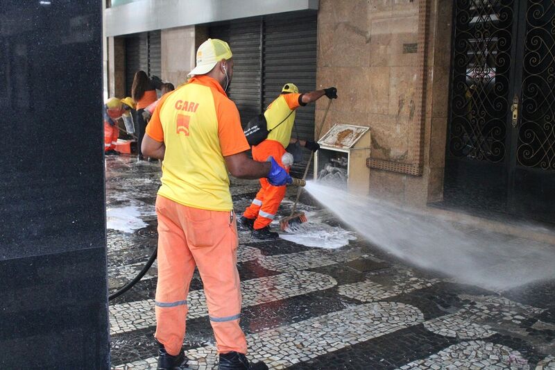 Companhia de Limpeza de Niterói reforça serviço de lavagem na Avenida Amaral Peixoto – Prefeitura Municipal de Niterói