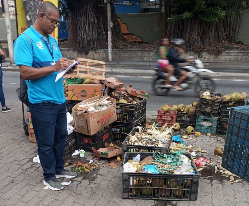 Blitz de fiscalização da Comlurb aplicou 18 multas, em Santa Cruz, na terça-feira – Prefeitura da Cidade do Rio de Janeiro