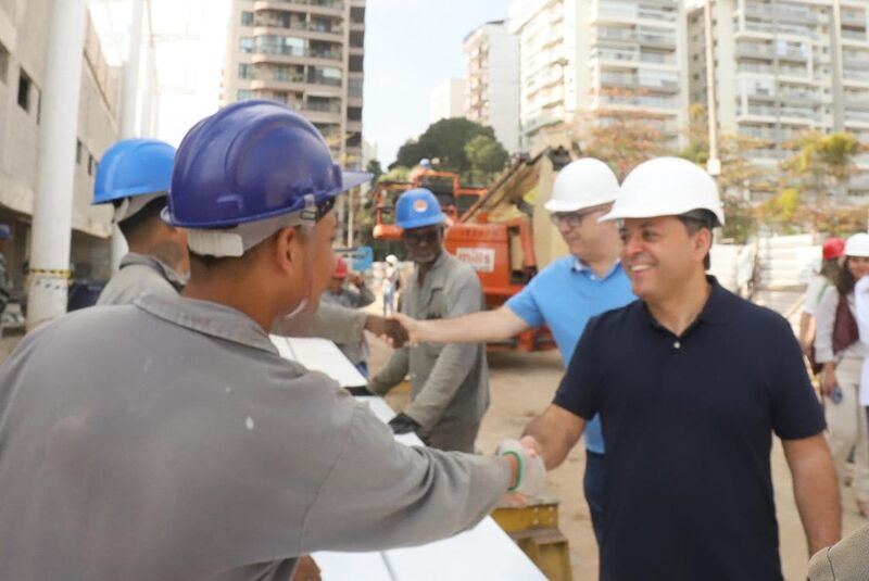 Prefeito vistoria obras do Parque Poliesportivo da Concha Acústica  – Prefeitura Municipal de Niterói