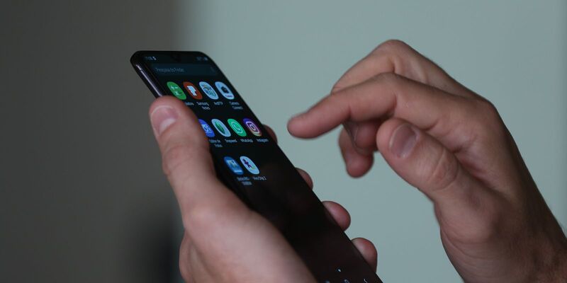 Mais de 300 celulares são apreendidos em mercado popular do Rio