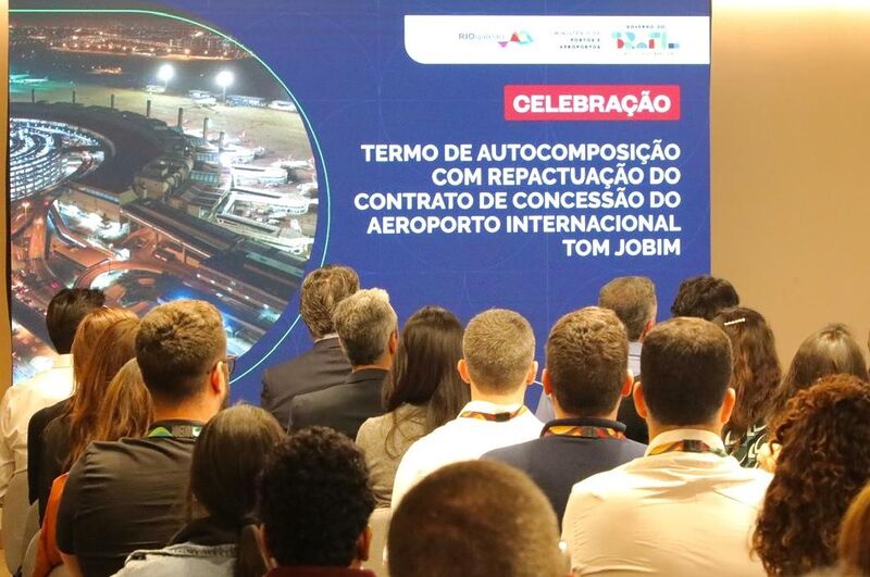 Prefeito participa da cerimônia de assinatura do novo contrato de concessão do Galeão – Prefeitura da Cidade do Rio de Janeiro