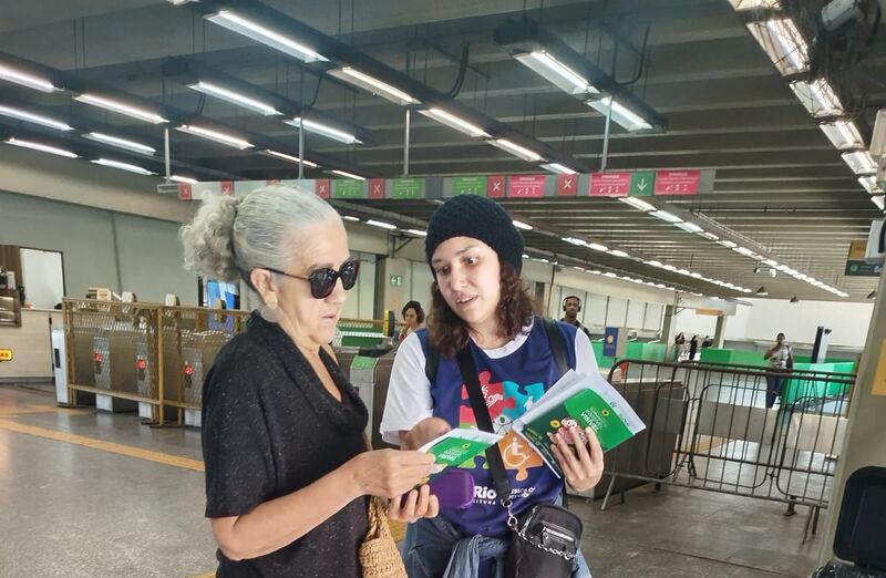 Secretaria da Pessoa com Deficiência faz campanha de conscientização no MetrôRio – Prefeitura da Cidade do Rio de Janeiro
