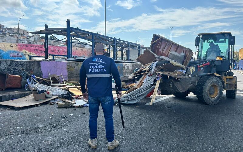 Seop realiza ação de acolhimento e ordenamento na Avenida Brasil – Prefeitura da Cidade do Rio de Janeiro