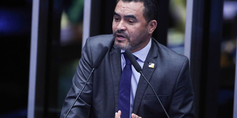 Alvo de investigação, governador do Tocantins é afastado do cargo
